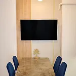 Apartment Eee Boutique *