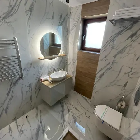 Eee Boutique Apartament *